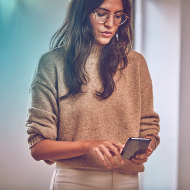 Woman checking her IQOS coach tips