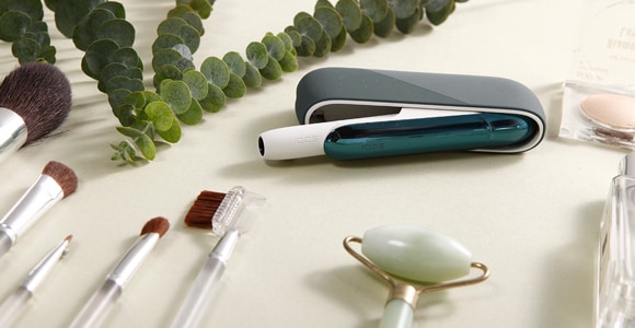 IQOS 3 DUO sobre una mesa